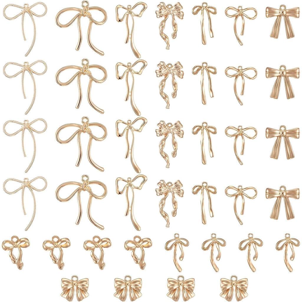 40 Peças de Pingentes de Laço em Liga Dourada, Mini Laços Fofos para Decoração de Natal DIY, Materiais para Artesanato,