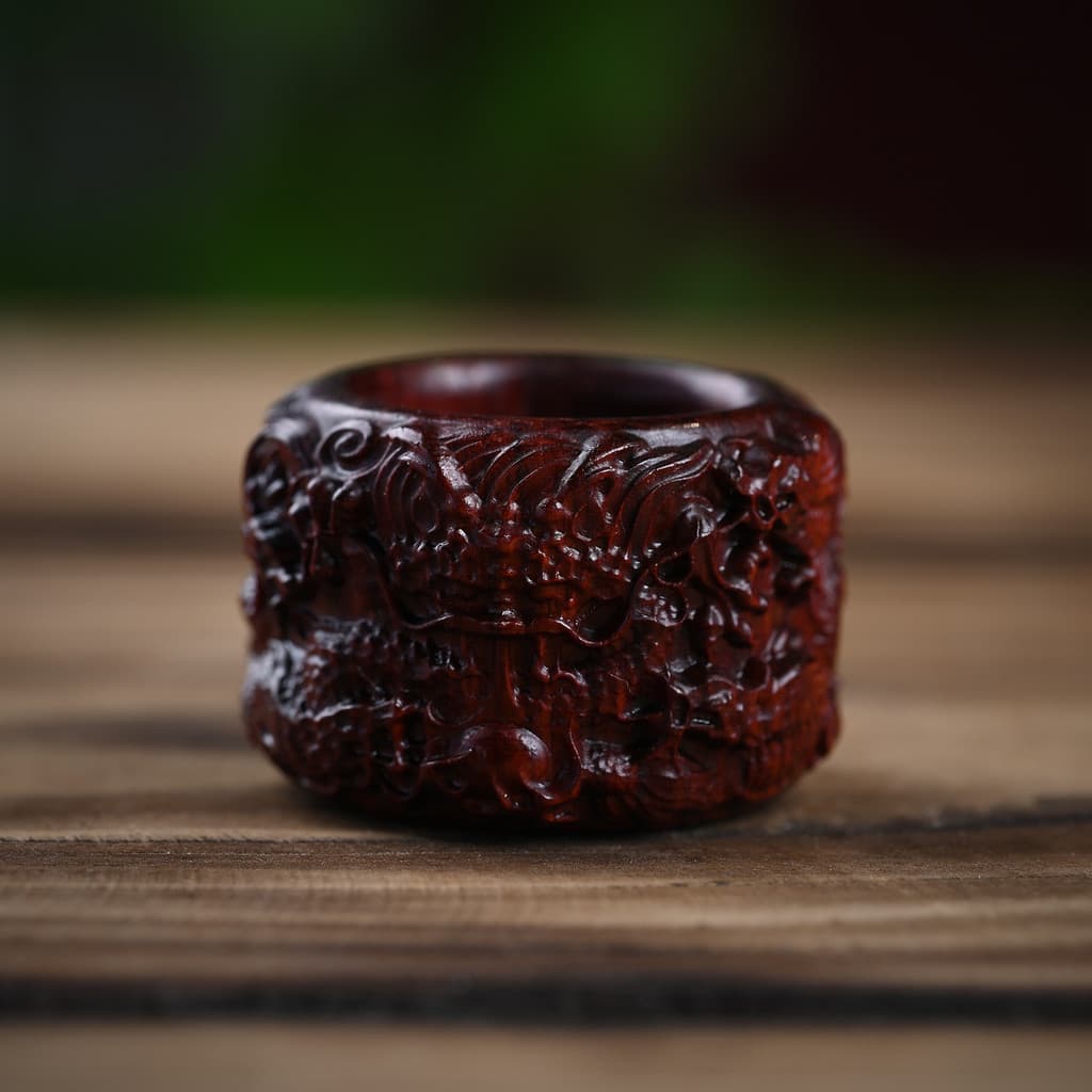 Anel retrô de madeira de sândalo vermelho esculpido Kowloon jogando chave de bola dedo em relevo moda Zen masculino port