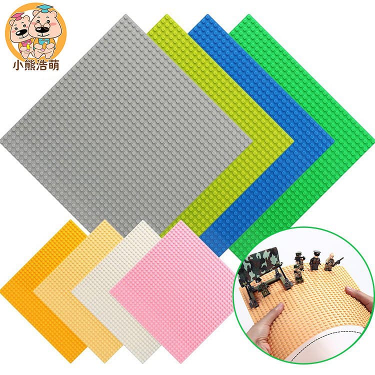Pequenos blocos de construção são compatíveis com certas minifiguras de para montagem DIY de placas de ba
