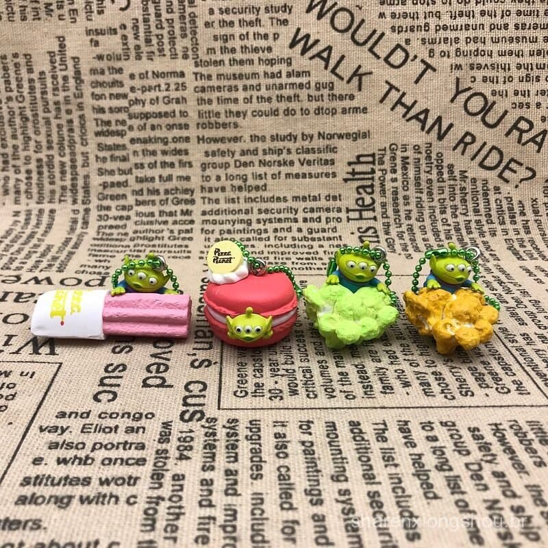Nova versão japonesa solta TOMY Toy Story Alienígena de Três Olhos Macaron Sorvete Modelo de Desenho Animado Boneca Fofa