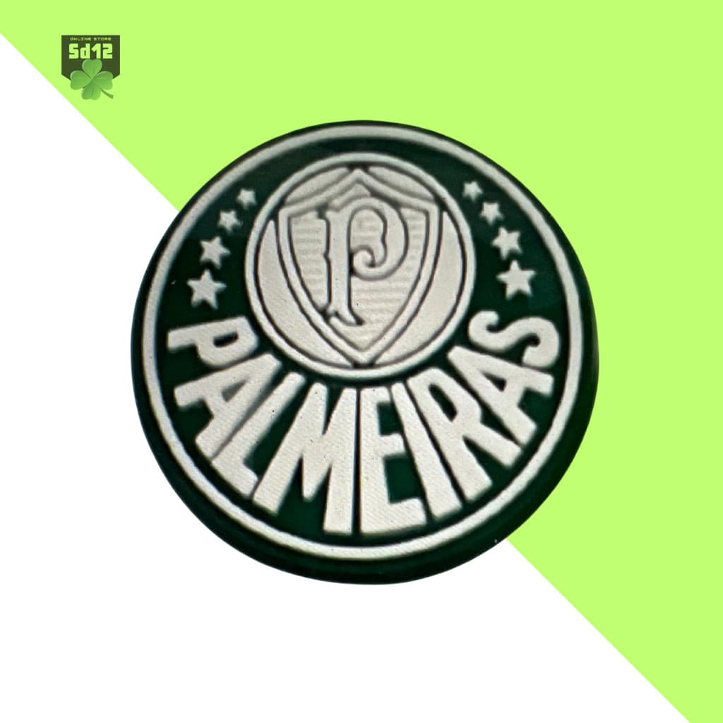 Pin Verde e Branco Esportivo – Acessório para Sandálias e Babuche