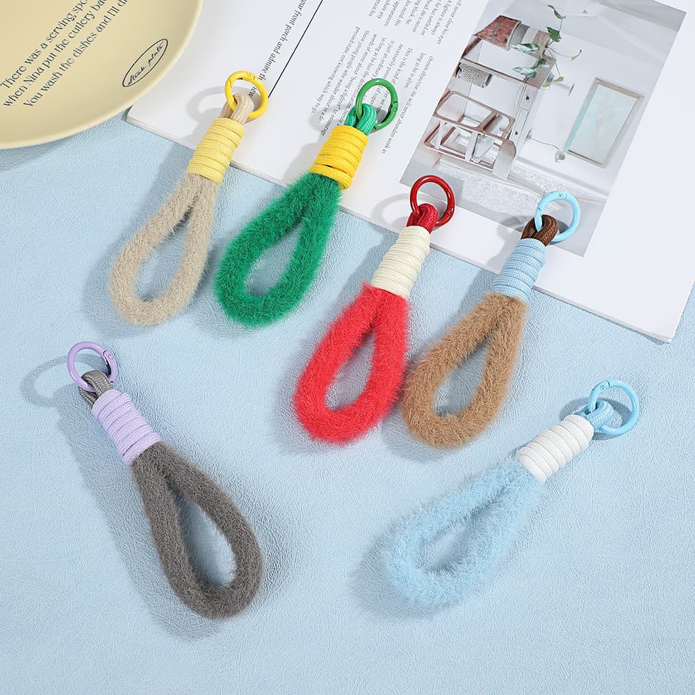 Novo cordão de pelúcia para celular, alça de pulso curta multicolorida, chaveiro criativo, alça anti-perda, cordão para