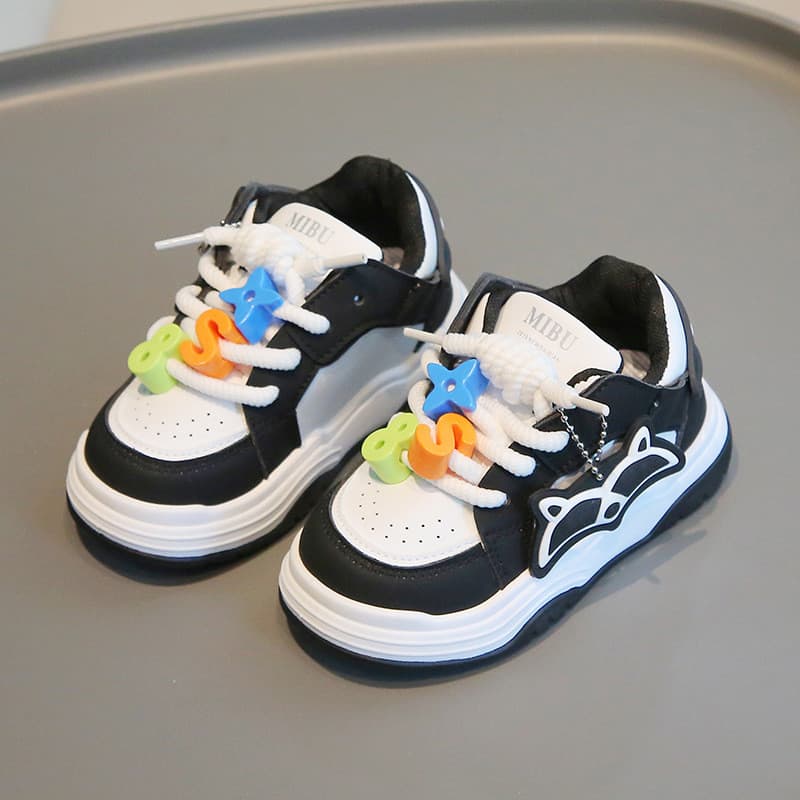 Crianças sapatos esportivos 2026 primavera outono novo estilo meninos sapatos brancos dos desenhos animados meninas têni