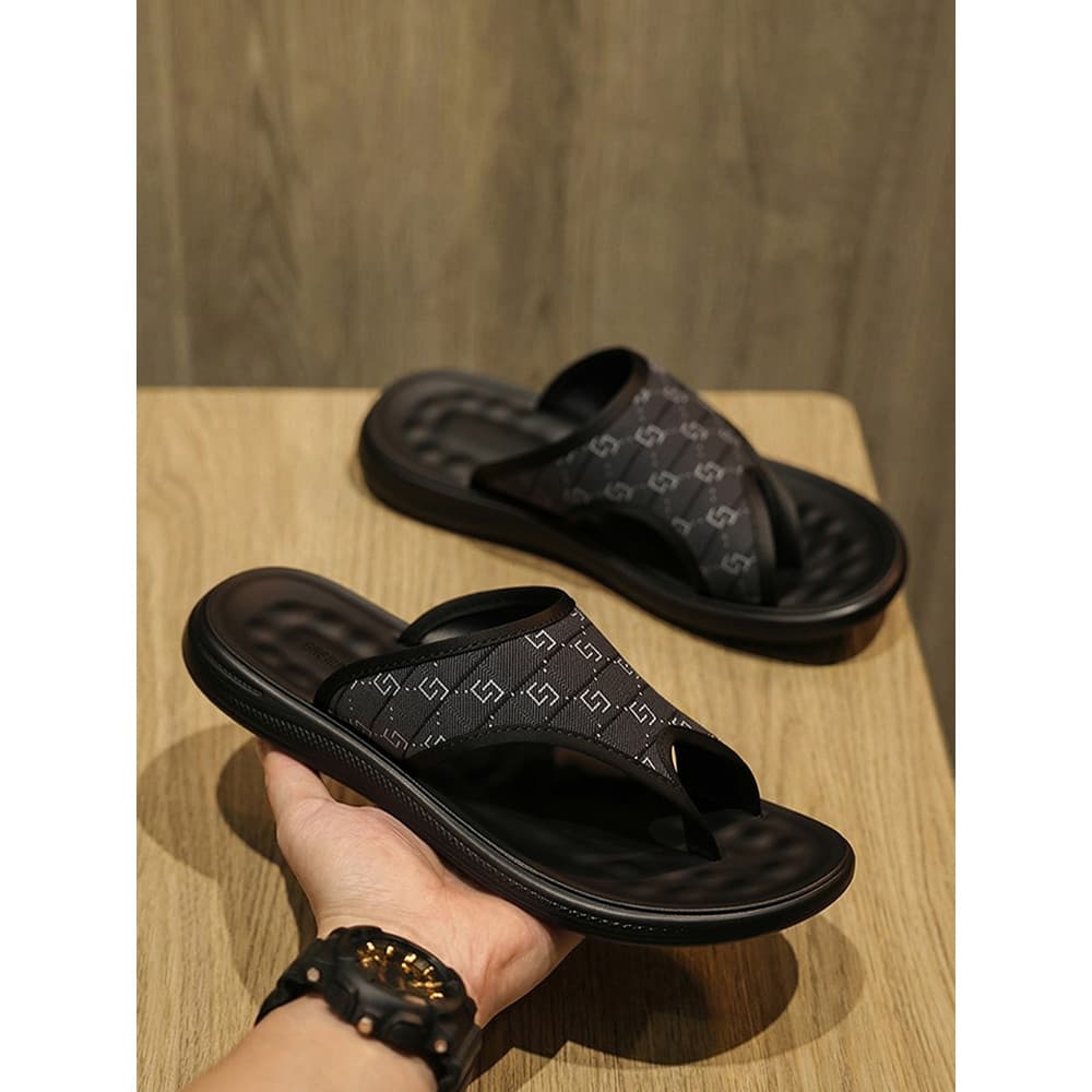 Chinelos masculinos 2026 verão novo estilo de sola grossa exterior wear condução sapatos de praia antiderrapante resiste