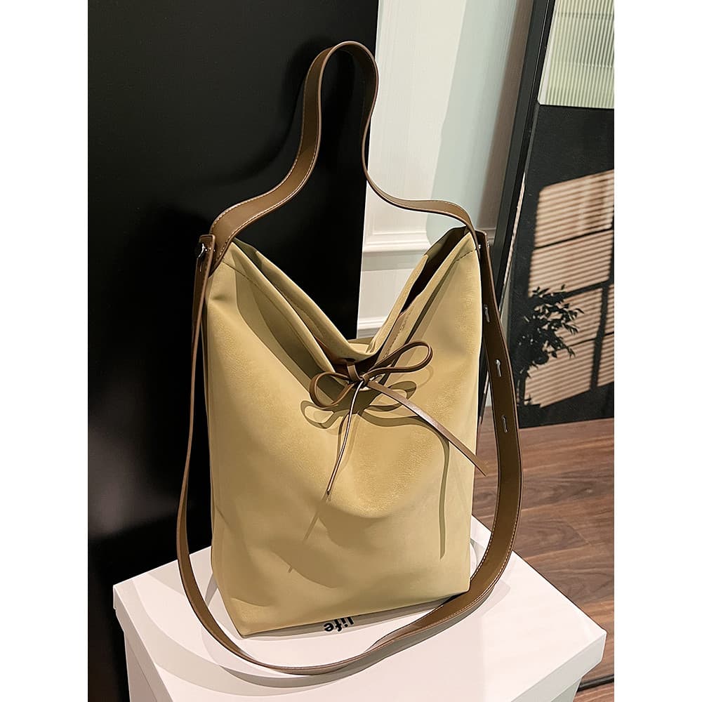 Minimalista grande balde saco feminino 2026 novo estilo High-End arco um ombro axila saco grande capacidade Commuter