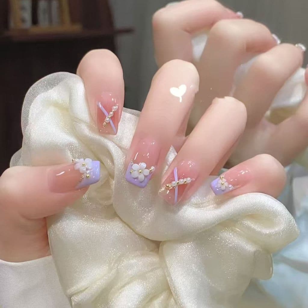 Unhas postiças artesanais em roxo taro com desenhos florais encantadores, manicure francesa elaborada, adesivos de unhas