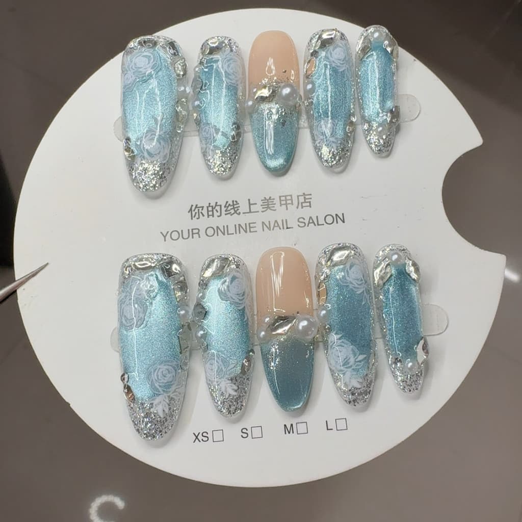 Feito à mão usando unhas azul gelo transparente olho de gato diamante unhas luz Design de luxo elegante All-Match Manicu