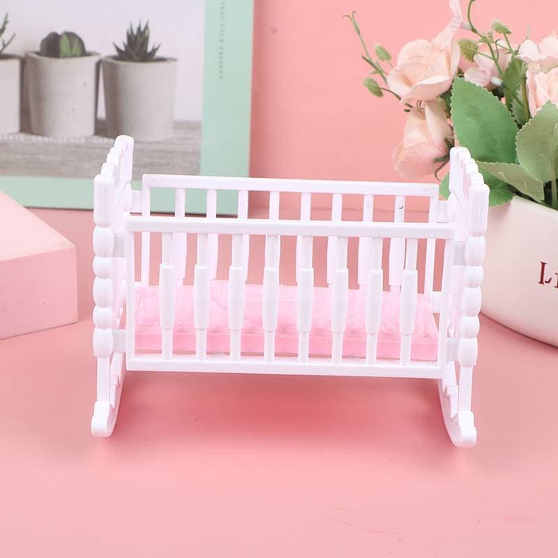 [JBTH] Casa De Boneca Rosa Claro Branco Bebê Shaker Brinquedo Acessórios Cama Berço [JB]