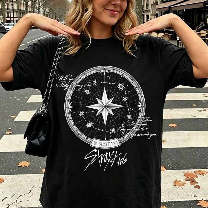 Camisa de Algodão Preta para Mulheres com Estampa de Compasso e Letras, Ideal para Ocasiões Cotidianas