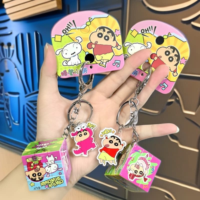 Genuíno Crayon Shin-Chan rubik cubo série chaveiro mochila carro pingente pijamas Superman crocodilo roupas vermelhas pr