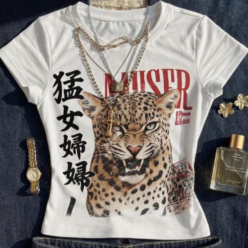 Baby Tee Feminina Cropped Onça Leopardo Japan Look Animal Print Y2k Burguesa Tendência