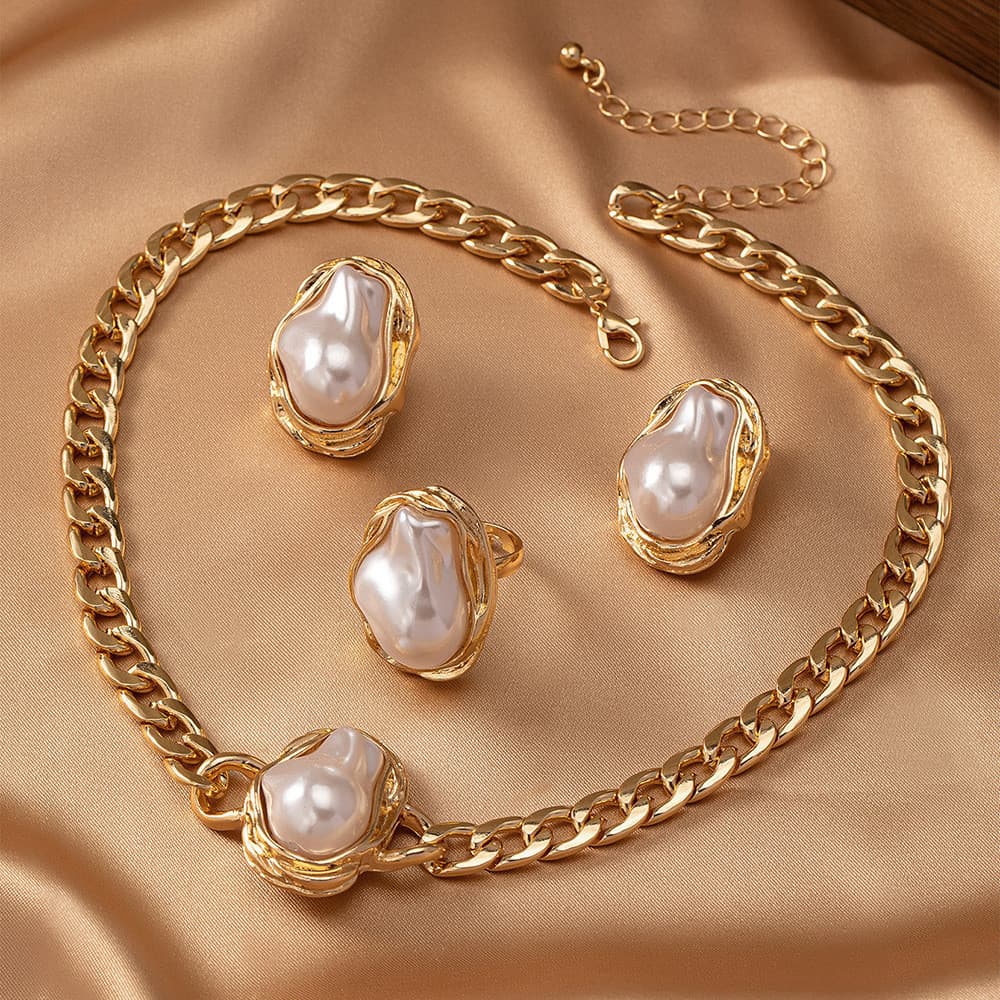 Conjunto de Luxo Vintage Elegante com Pérolas em Formato Especial: Colar, Brincos e Anel