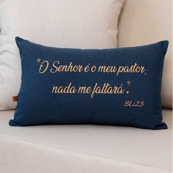 Almofada Bordada Frase Cristã Com Enchimento 50x30 Cama Posta