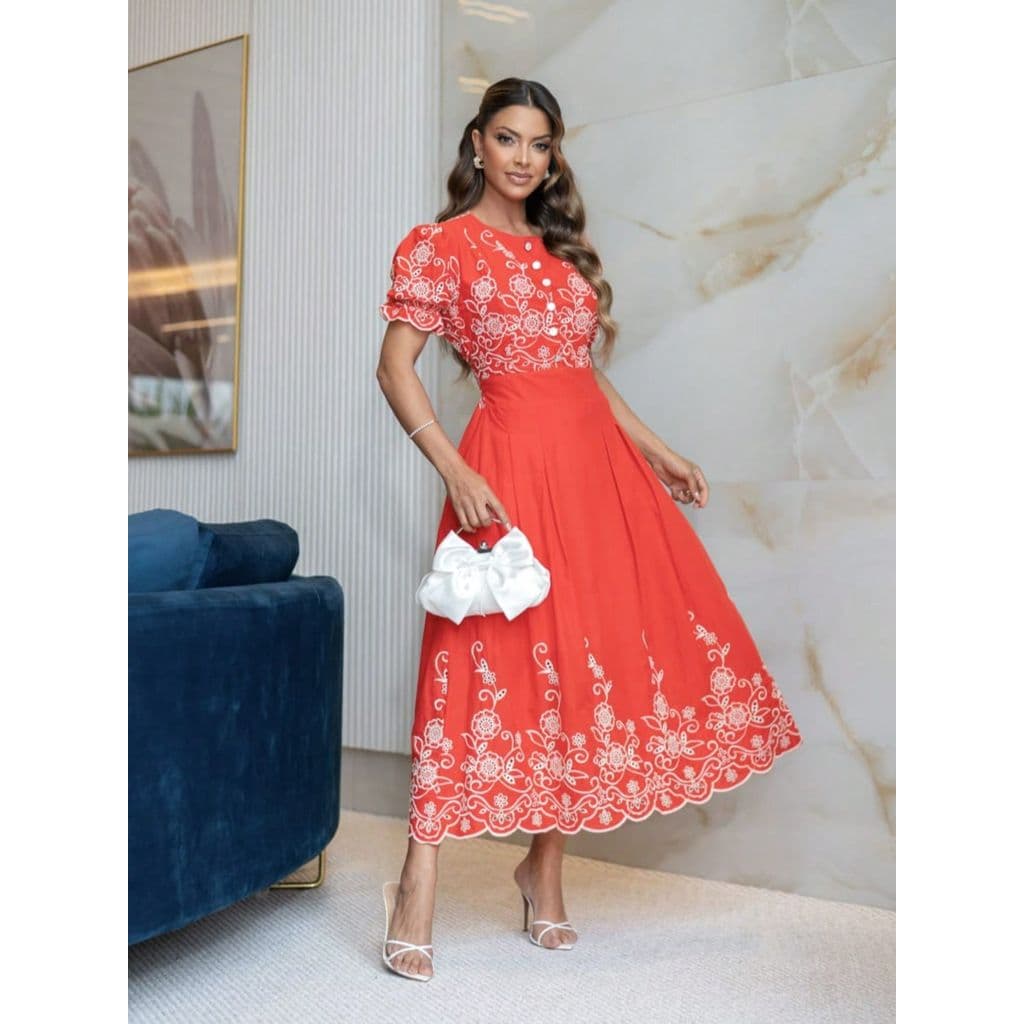 Vestido midi Luxo elegante  bordado com botao manga curta