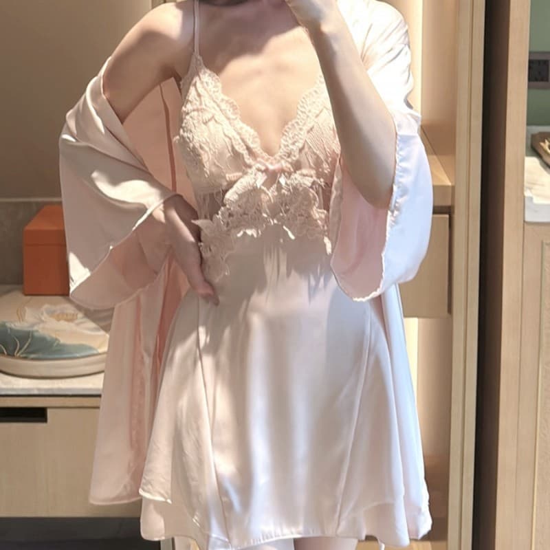 2026 verão novo estilo bordado profundo V tentação Pseudo-mãe Cross-Dressing renda puro desejo estilo feminino estilingu