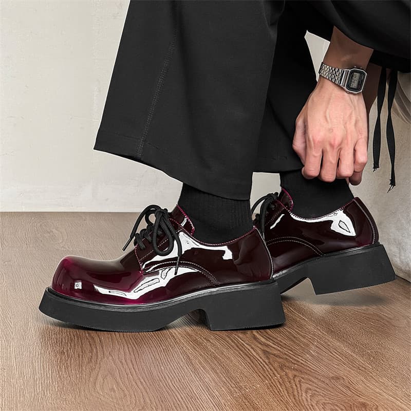Sapatos de couro casuais dedo do pé virado Derby dedo do pé grande masculino de sola grossa macacão brilhante aumentando