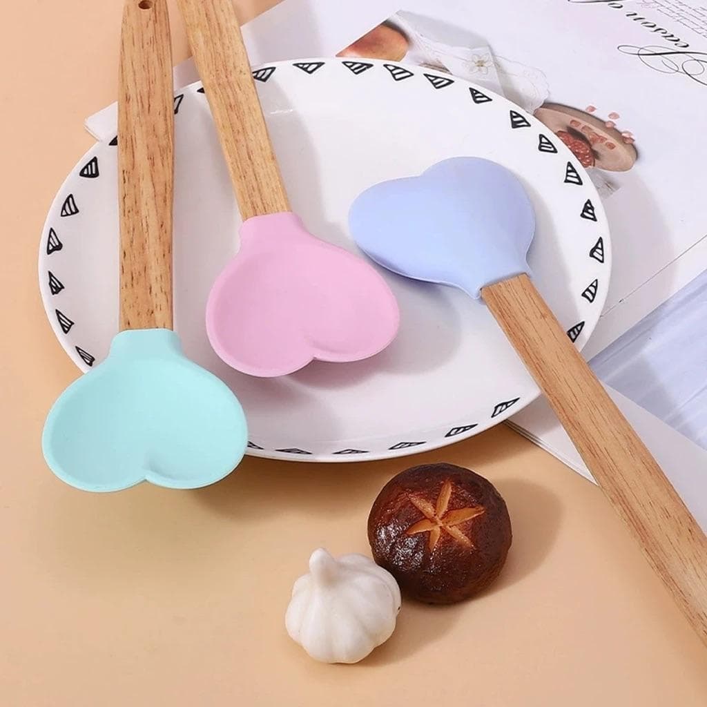Kit 2/4 Espátulas de Silicone com Cabo de Bambu Formato Coração para Cozinha e Confeitaria