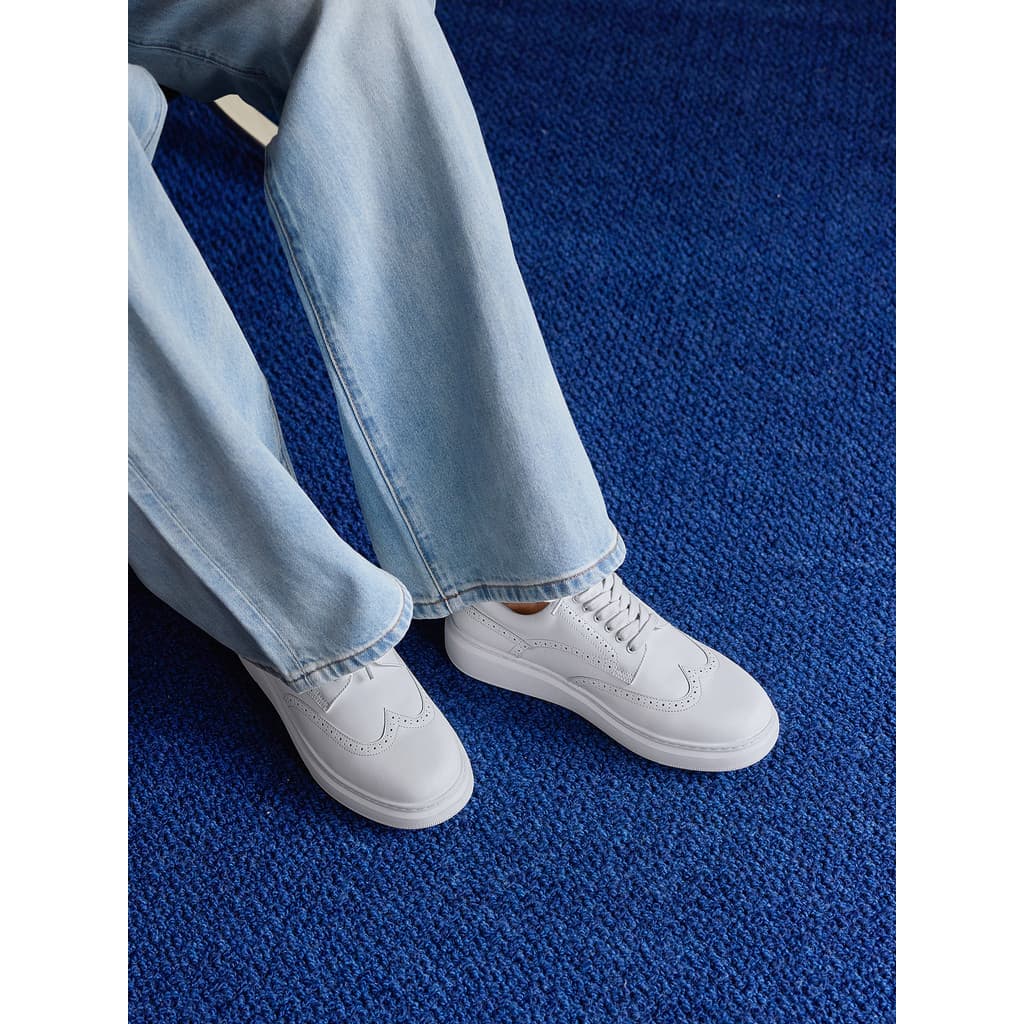 ThomWills sapatos brancos masculinos novo estilo de negócios sapatos casuais masculinos couro genuíno esculpido de sola