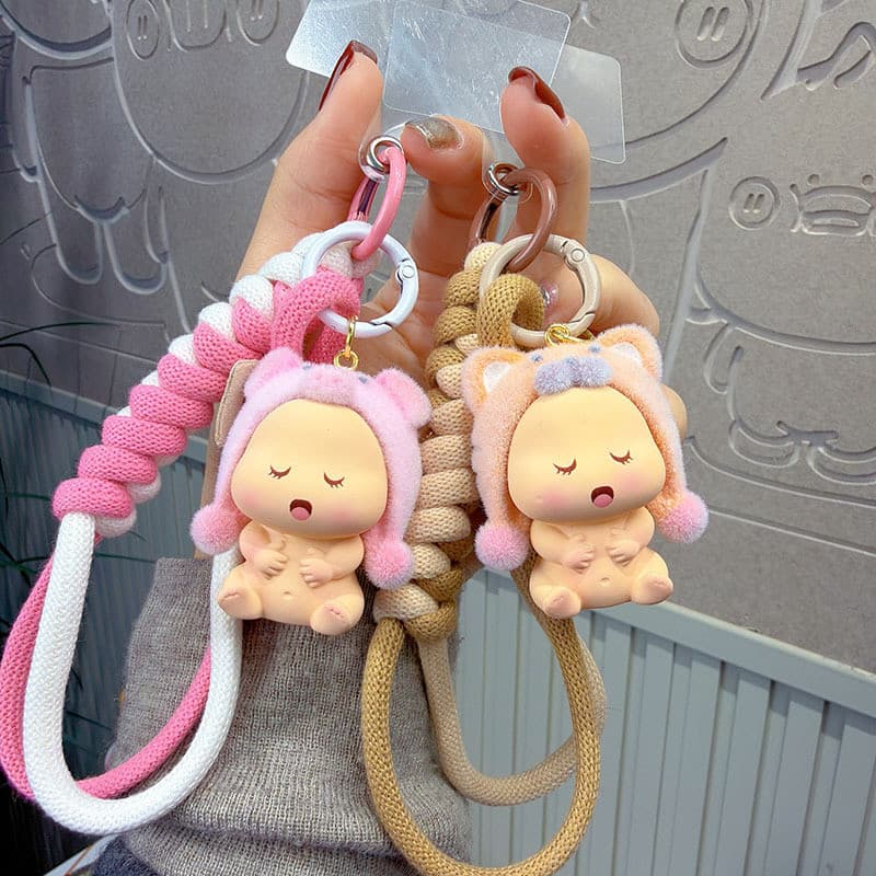 Chaveiro de boneca fofa dormindo com chapéu de tigre, pingente para bolsa de celular e chave de carro