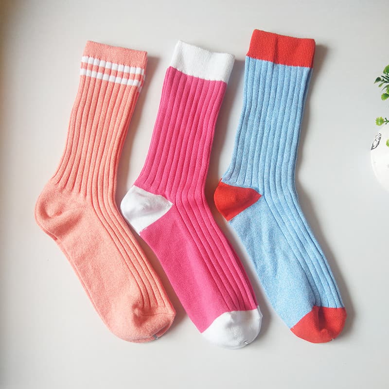 Novo estilo feminino listras de agulha dupla rosa Vertical listrado meias absorventes de suor