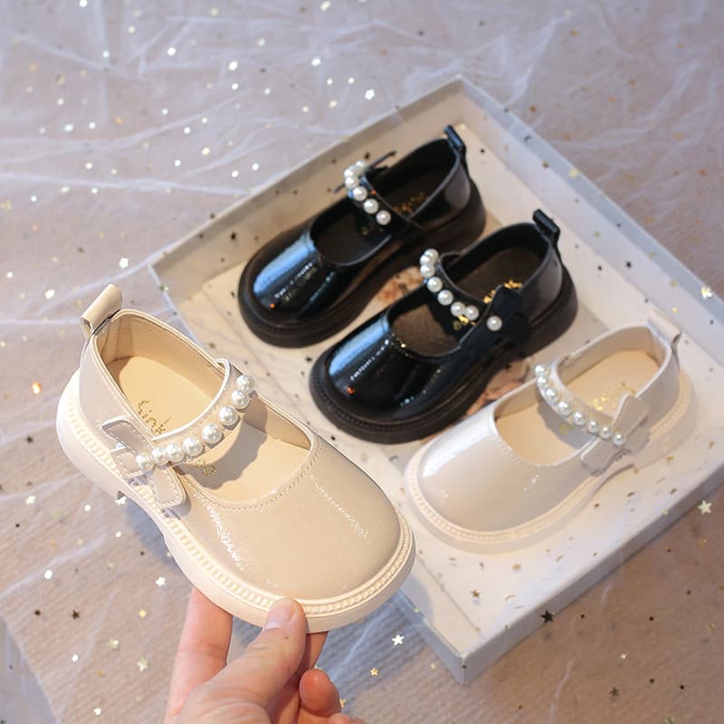 2026 novo estilo preto princesa pequenos sapatos de couro All-Match meninas sapatos sola macia confortável estilo ociden
