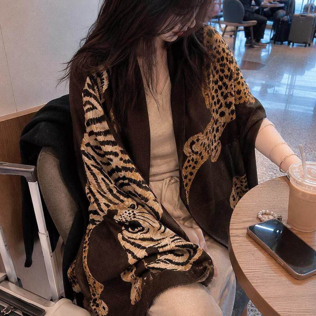 Luz de luxo estilo dinheiro antigo dois xales leopardo lenços exteriores extravagante 2026 novo estilo ar condicionado q