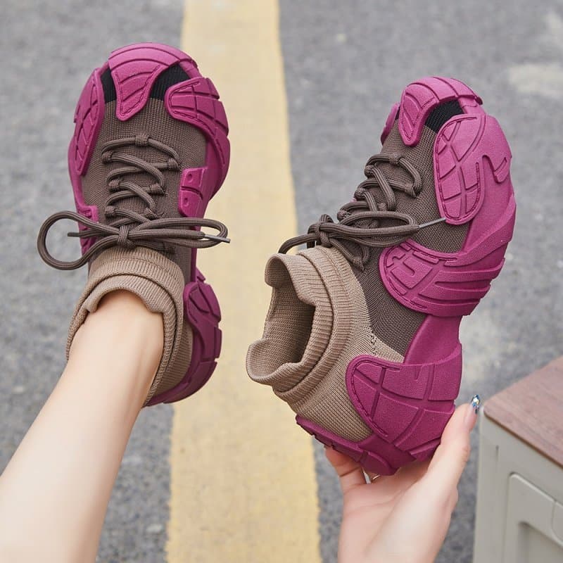 Feio bonito meias sapatos femininos 2026 primavera verão novo estilo voando tecido malha respirável tênis de sola grossa