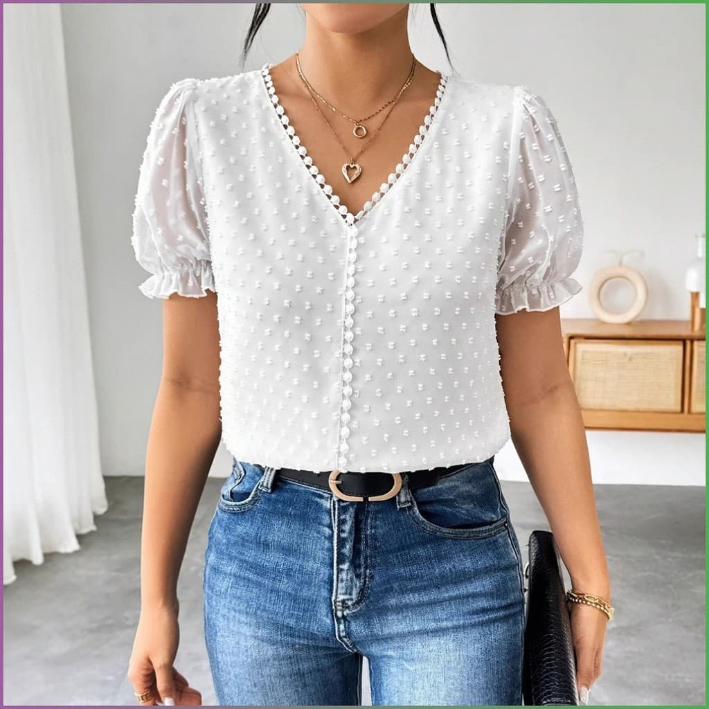 Camiseta feminina casual de verão com decote em V em renda, cor sólida, jacquard, manga curta em chiffon.