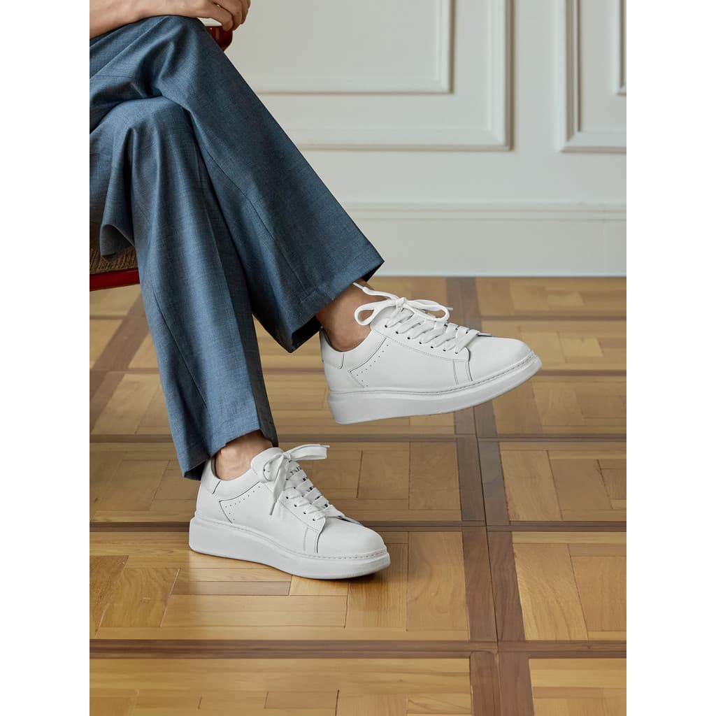 [Ray Mesmo Estilo] ThomWills Sapatos Brancos Masculinos Aumento Interno Sola Grossa Branco TW Tênis Casuais G931