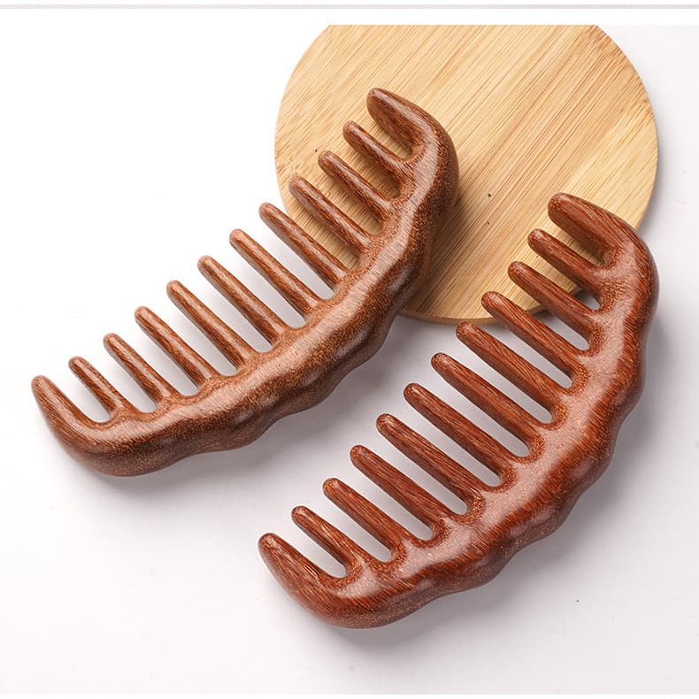 Pente de Sândalo Dourado em Forma de Meia-Lua com Dentes Largos para Massagem do Couro Cabeludo, Pente de Dentes Grossos