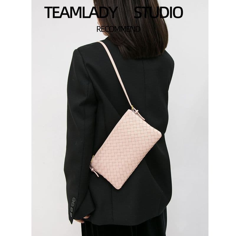 TEAMLADY Primeira Camada de Pele de Carneiro 丨 Bolsa Tecido à Mão Feminina Simples Bolsa nas Axilas Bolsa Envelope Femin