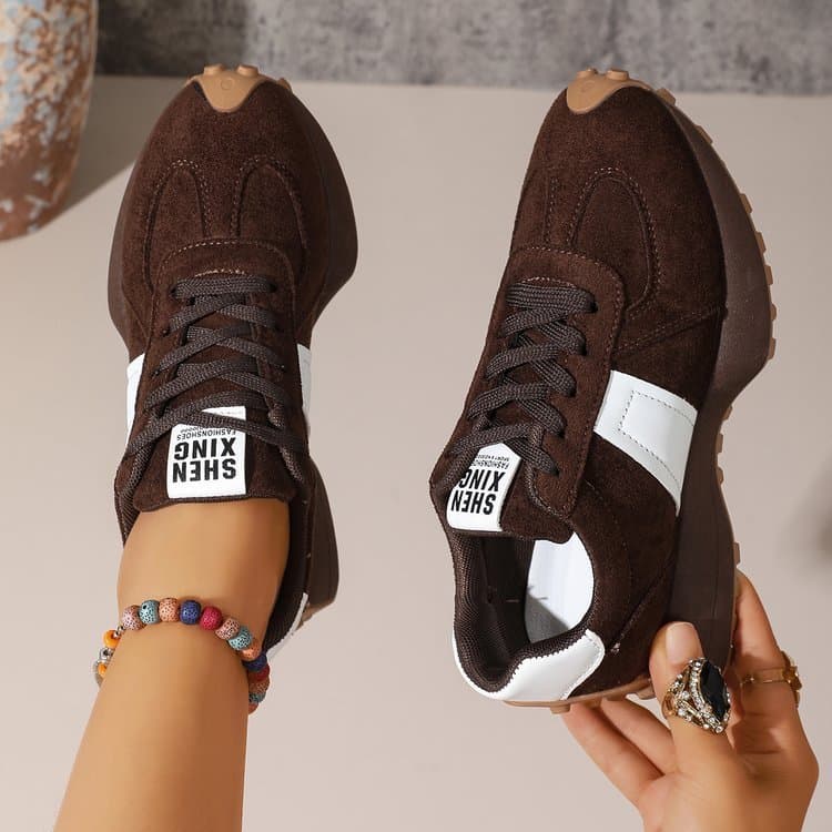 Tênis de corrida de camurça retrô feminino, sapatos de treinamento com sola de dente de serra de borracha crua,