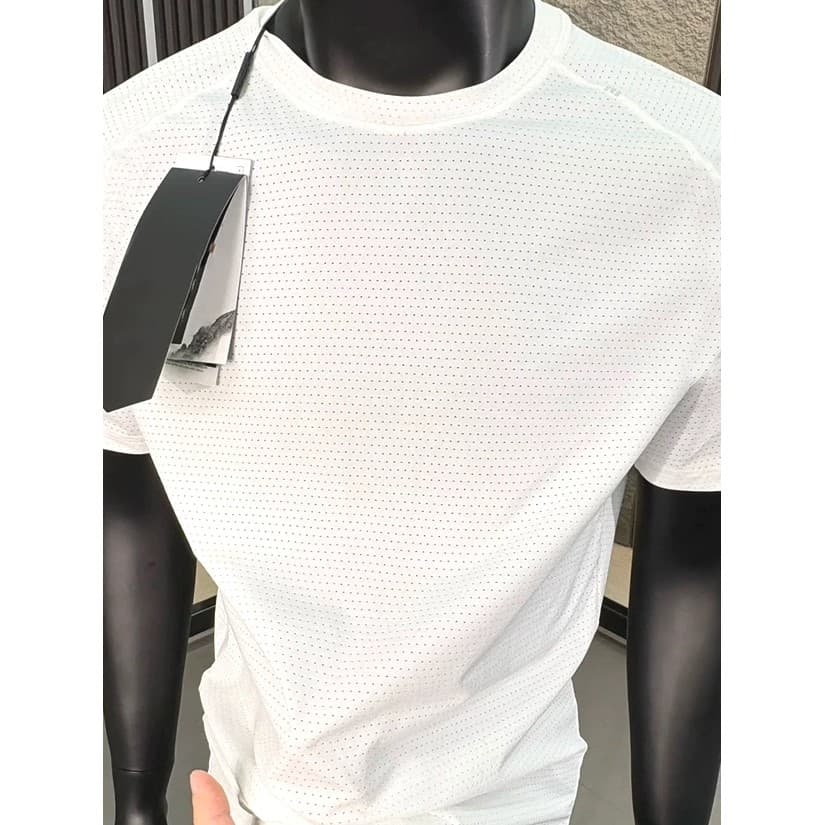 Laser branco perfurado de secagem rápida de manga curta masculino legal fino respirável absorção de umidade transpiração