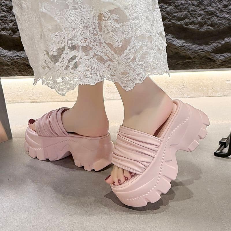 Altura aumentada 7CM, sandálias plissadas de sola grossa femininas, desgaste exterior de verão de salto alto leve plataf