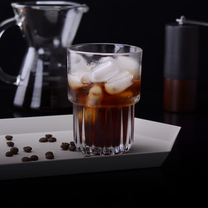 Copo de café gelado com leite gelado, copo de café de produto único, copo de cerveja artesanal