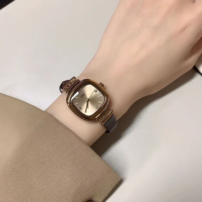 Nicho relógio feminino estilo Retro pequeno cubo açúcar luz luxo High-End sentimento simples temperamento 2025 novo femi