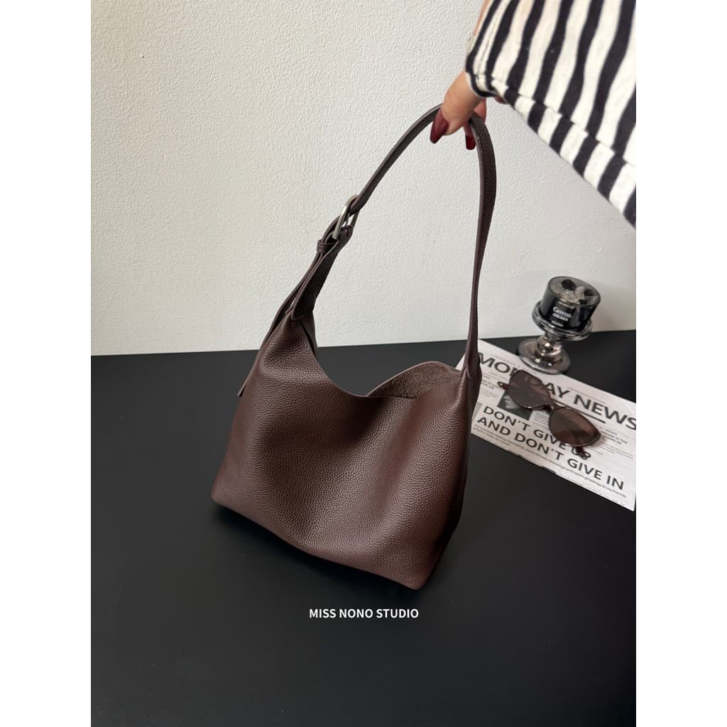 Genuíno couro genuíno preto saco novo estilo de couro axilas saco feminino saco do mensageiro grande capacidade bolsa om