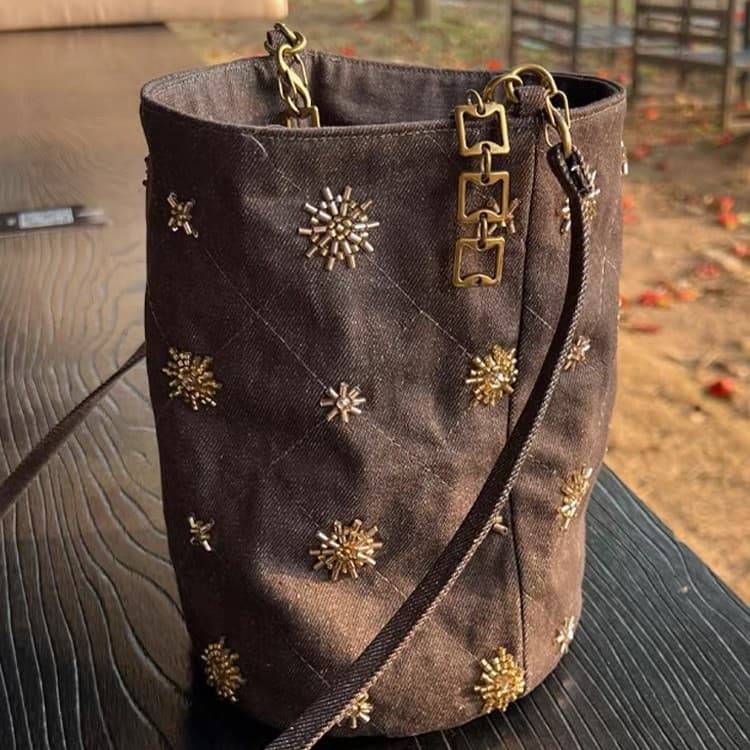 Bolsa Saco Bordada com Miçangas, Bolsa de Ombro de Denim para o Verão de 2025, Nova Bolsa Transversal Versátil de Estilo
