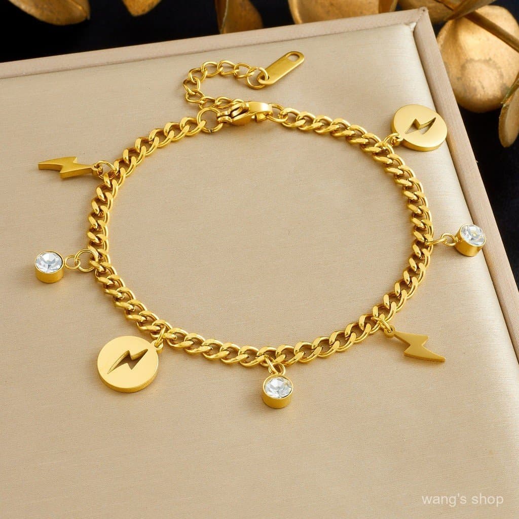 Pulseira de joalheria, em aço inoxidável banhado a ouro, com pingente redondo em forma de raio cravejado de diamantes, p