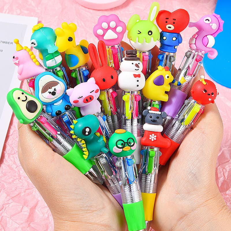 Caneta esferográfica retrátil de quatro cores, mini caneta com design de desenho animado fofo, caneta curta, fácil de tr