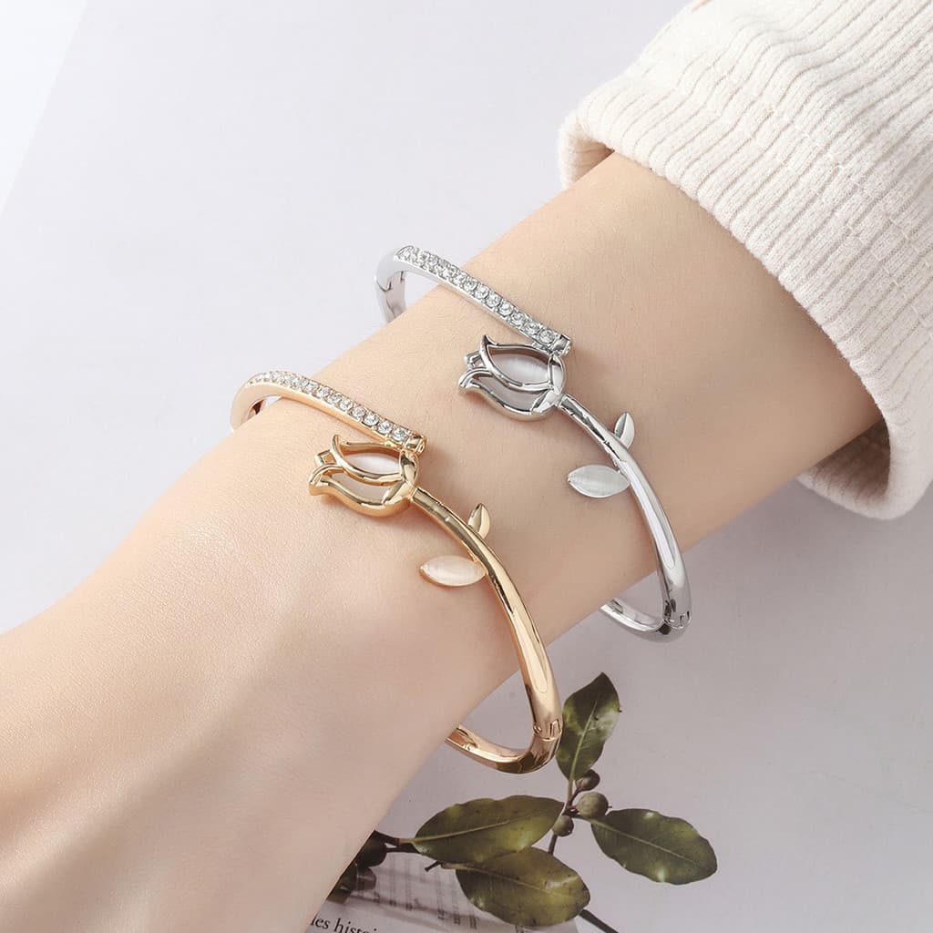 Pulseira feminina única e elegante com flores de tulipa, estilo vintage de luxo discreto, incrustada com diamantes rosa