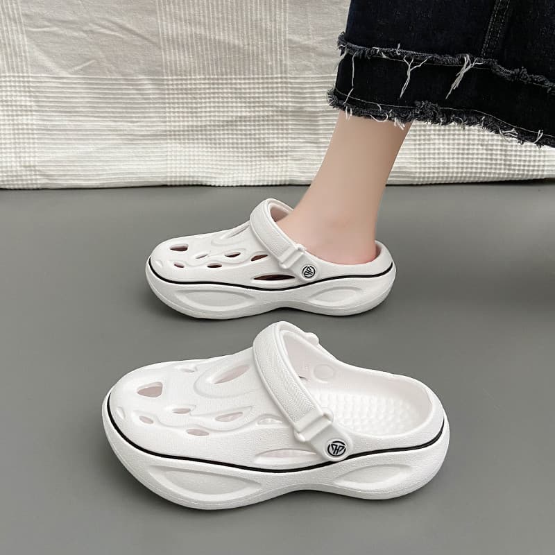 Buraco sapatos femininos 2026 verão novo estilo exterior usar antiderrapante desodorante sandálias de sola grossa moda B