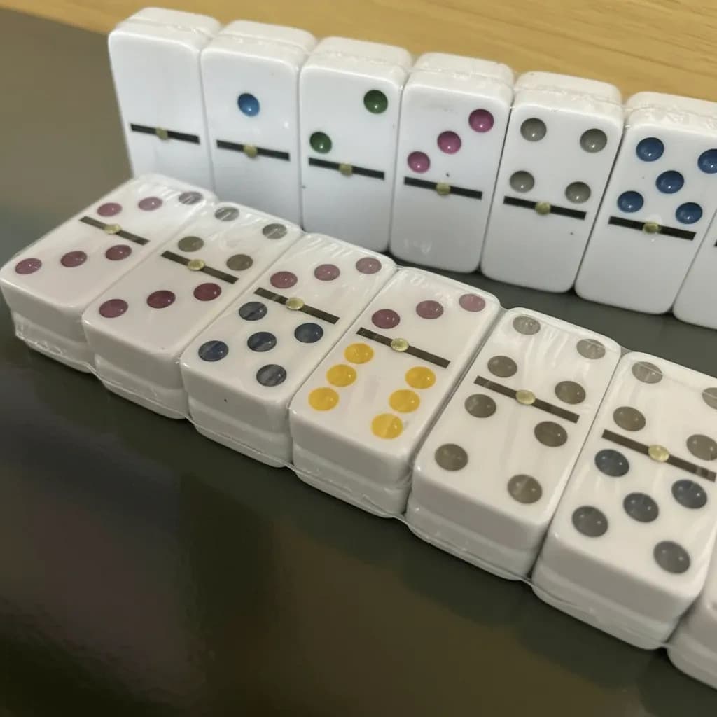 Dominó Profissional Peças Com Pontos Coloridos 28 Peças C/ Estojo