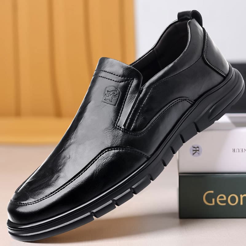 Sapatos masculinos casuais de couro estilo 2026 novo estilo de couro genuíno sapatos masculinos de sola macia antiderrap
