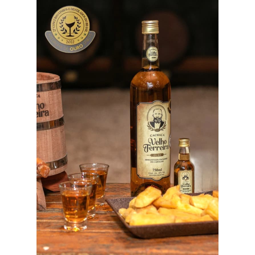 Kit Cachaça Ouro 750 ml + Copo Shot (Modelo em estoque) + Mini Ouro 50 ml