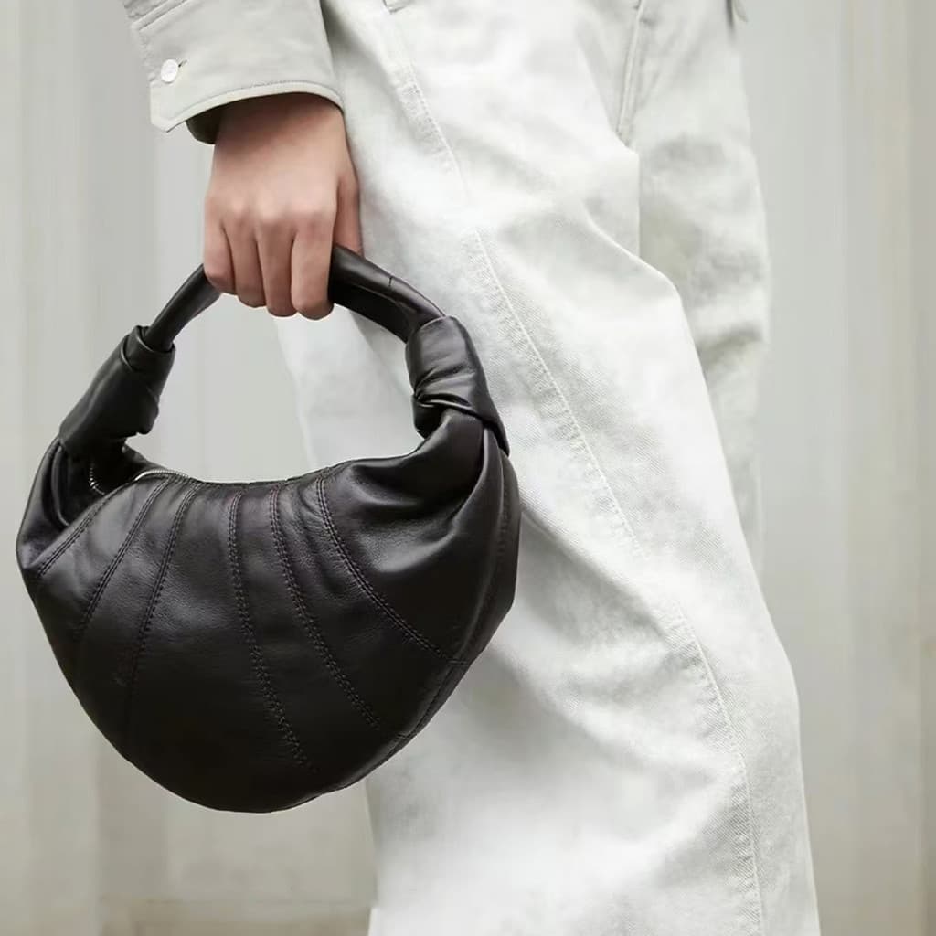 Bolsa pequena em forma de croissant de pele de carneiro, bolsa feminina de couro genuíno, bolsa de ombro, bolsa de nicho