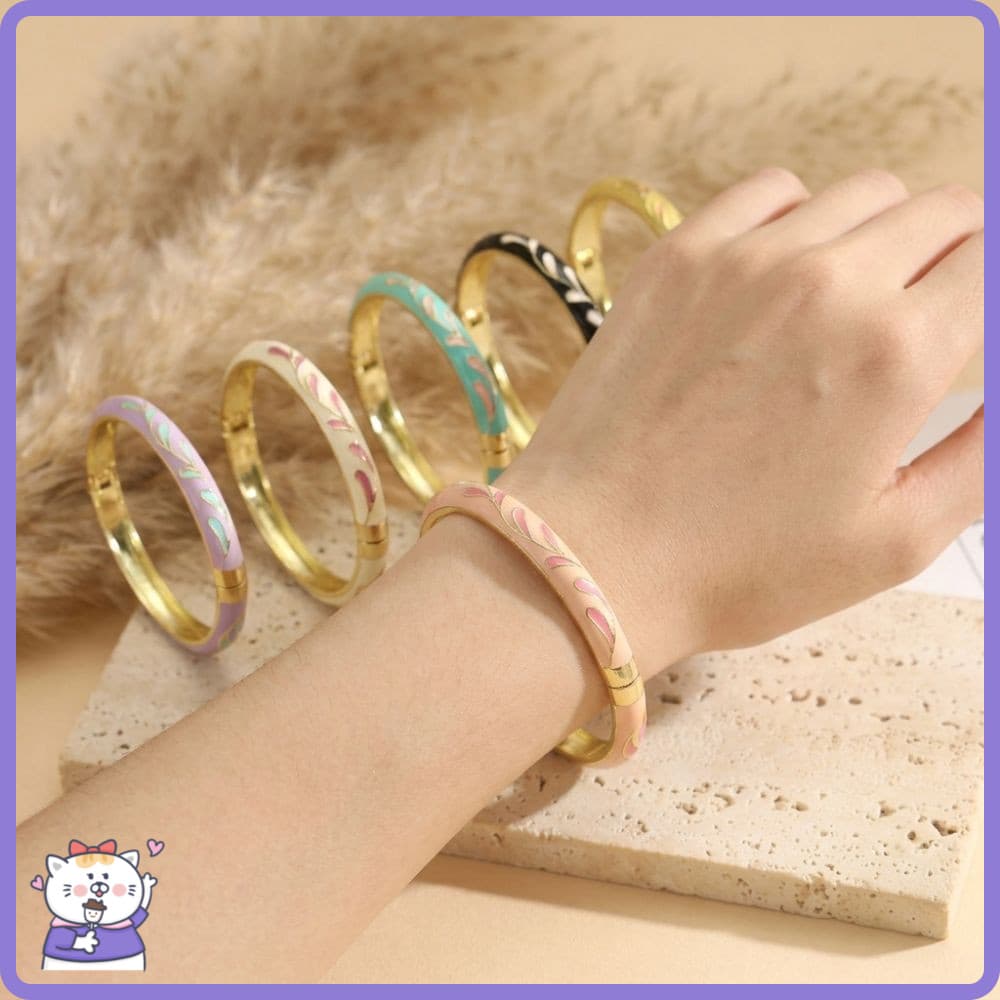 Pulseira De Punho Aberto , Esculpida Em Esmalte Colorido Forma De Flor , " Leve E Robusta