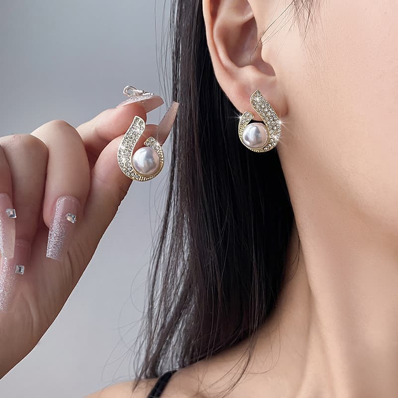 High-End círculo prata agulha brincos pérola gota de água brincos femininos luz luxo elegante brincos
