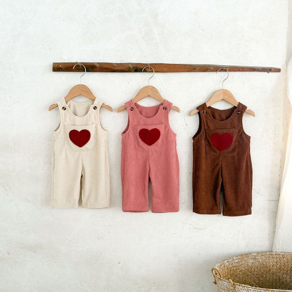 Ins versão coreana meninos meninas bebê veludo coração bordado macacão primavera outono solto Casual macacão calças