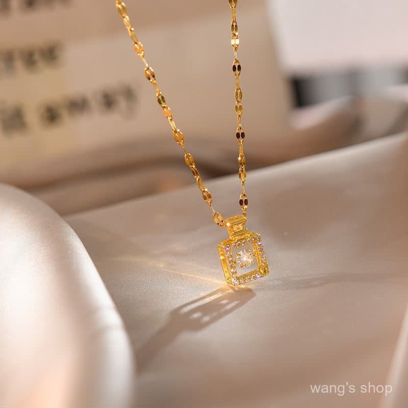 Colar de clavícula feminino com pingente de frasco de perfume estilo influenciador, design exclusivo, acessório elegante